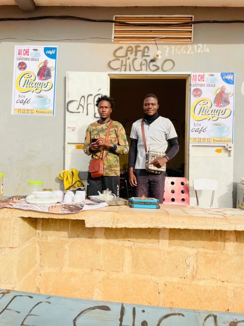 Affiches publicitaires imprimées pour une cafétéria à Kabala-Est